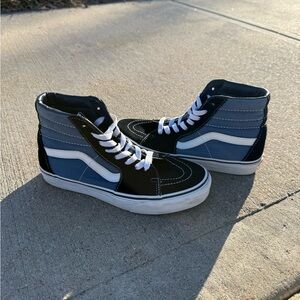Women’s Vans sk8-hi (size 7)